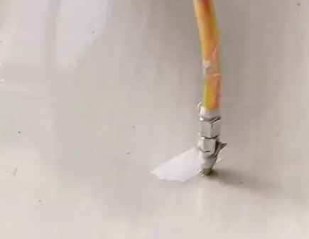 江夏瓷砖空鼓维修公司专业解答在瓷砖铺贴过程中，如果使用的砂料过粗（如全部使用了粗砂），可能会导致以下问题
